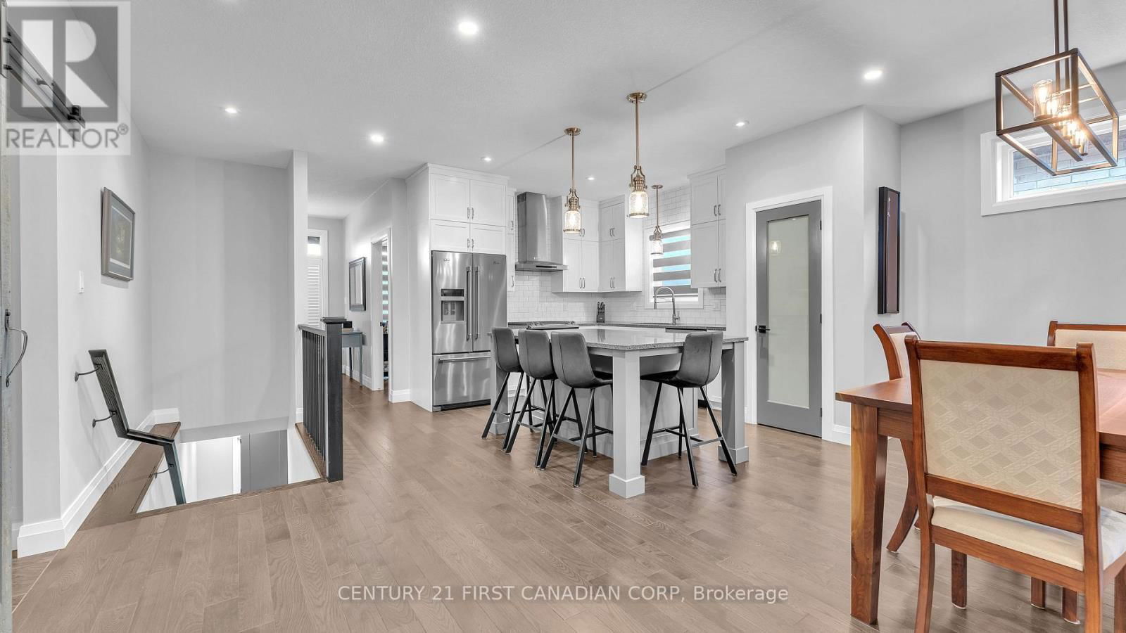 697 BARKER STREET Image 3