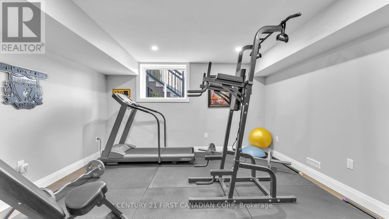 697 BARKER STREET Image 30