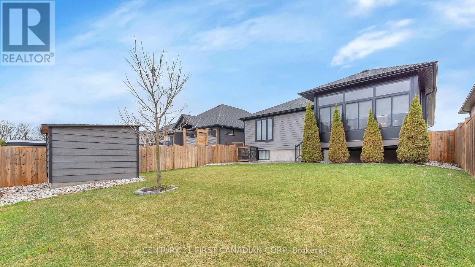 697 BARKER STREET Image 32
