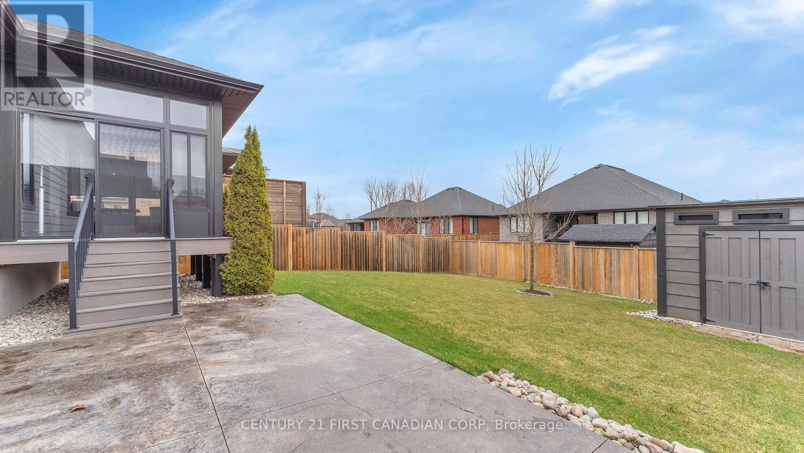 697 BARKER STREET Image 33