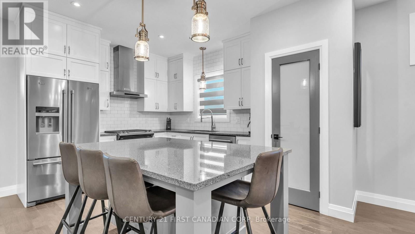 697 BARKER STREET Image 6