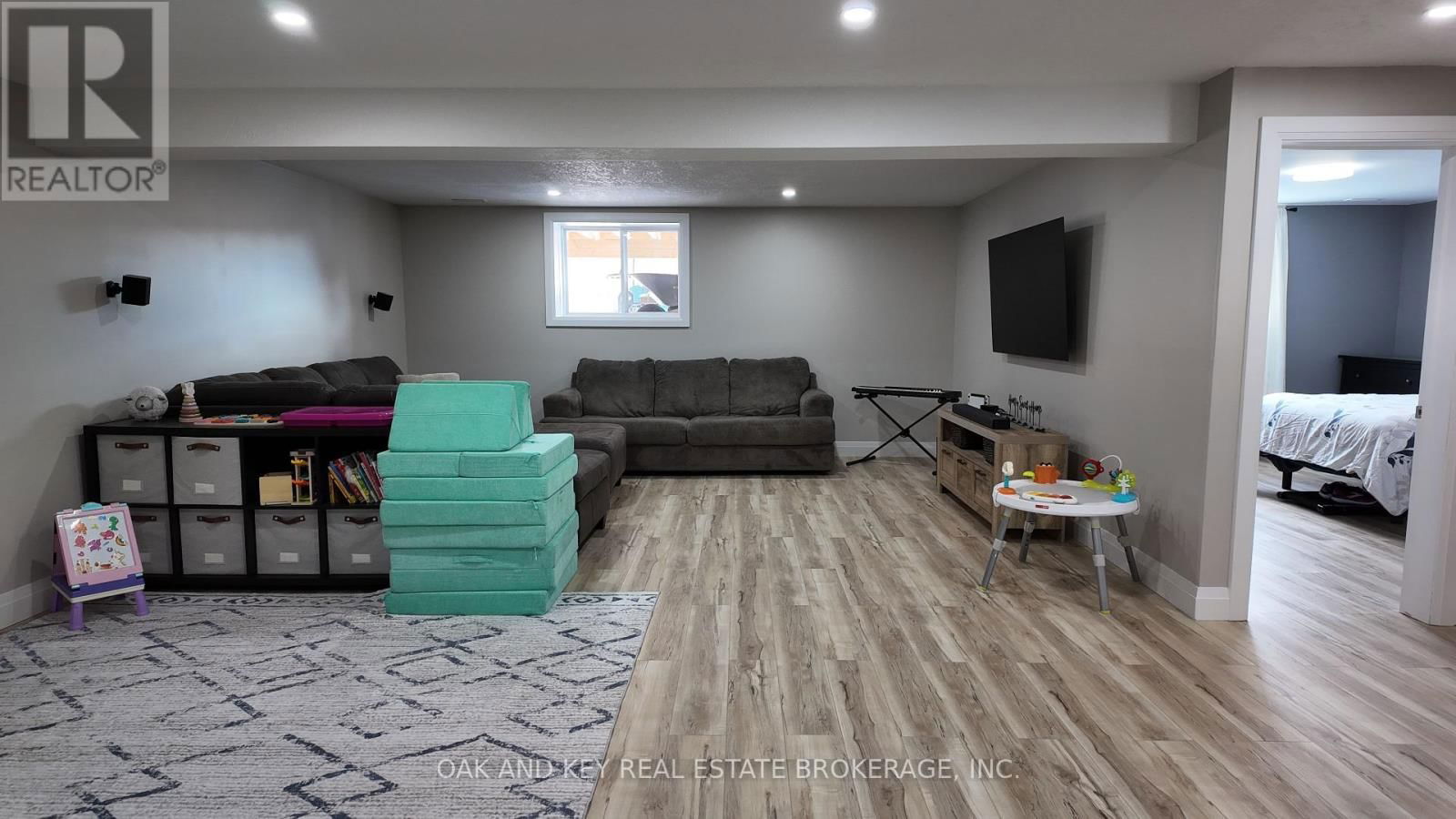 48 ABBOTT STREET Image 28
