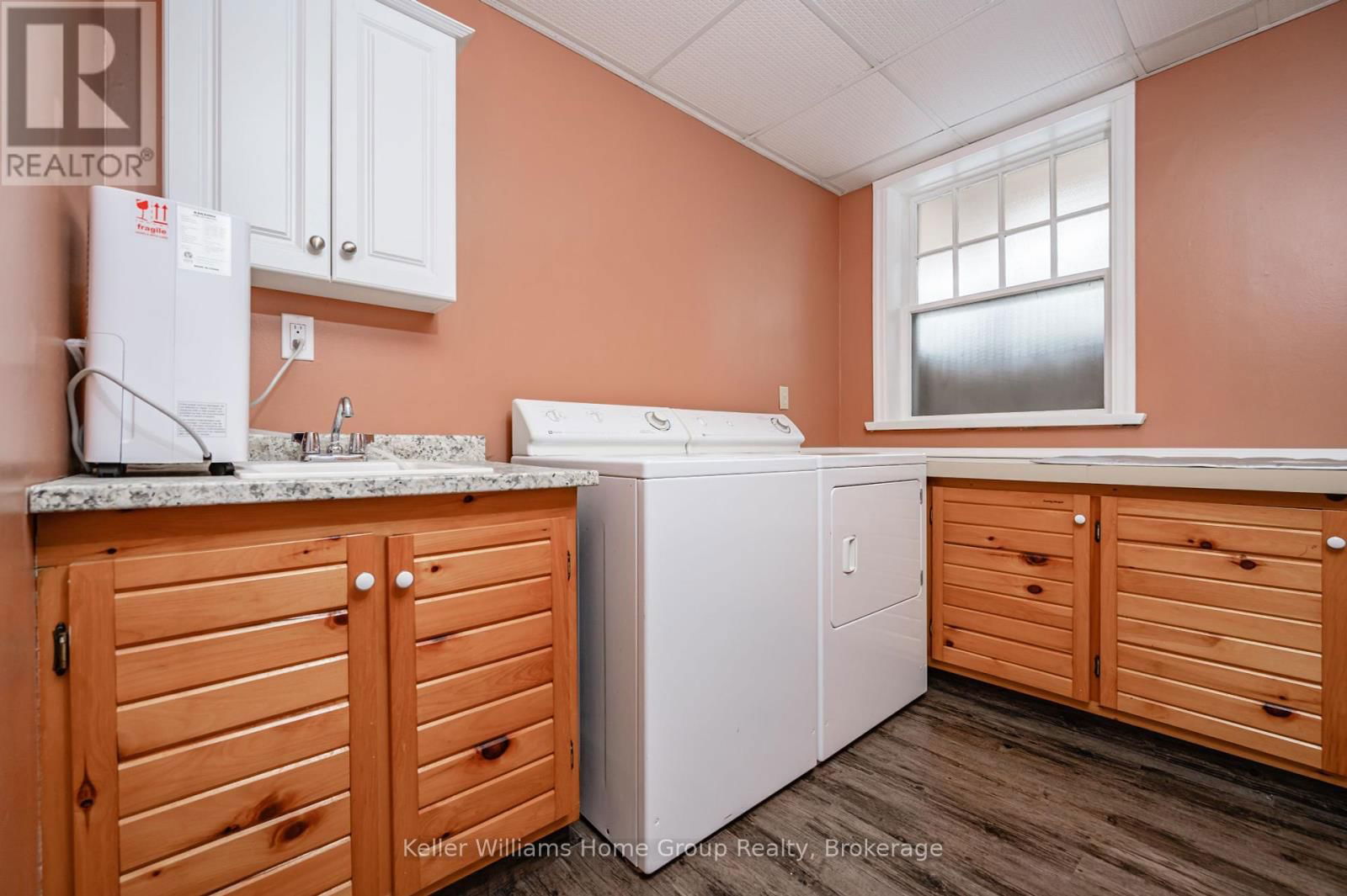 230 ST ANDREW STREET EAST Image 32