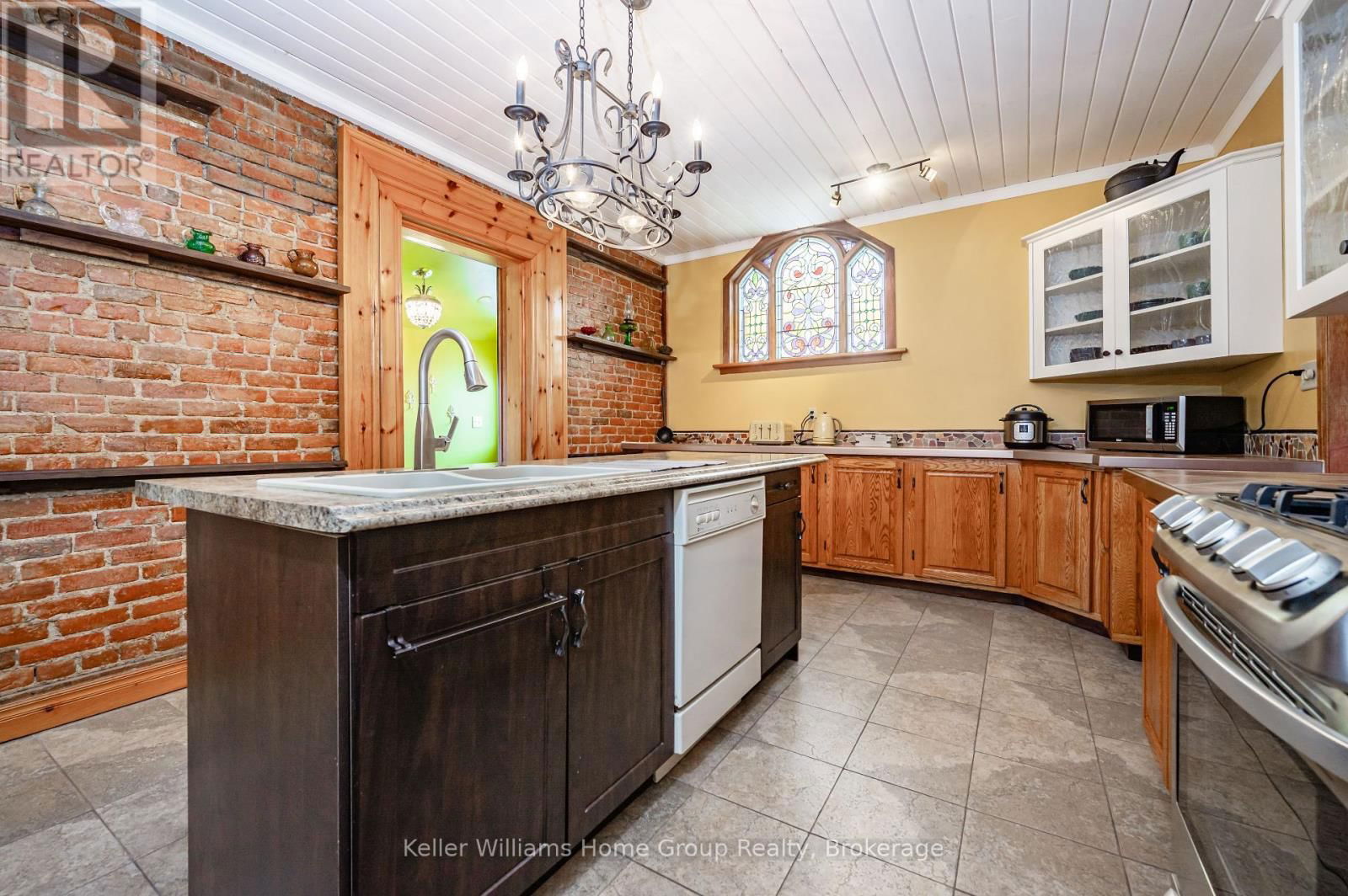 230 ST ANDREW STREET EAST Image 9