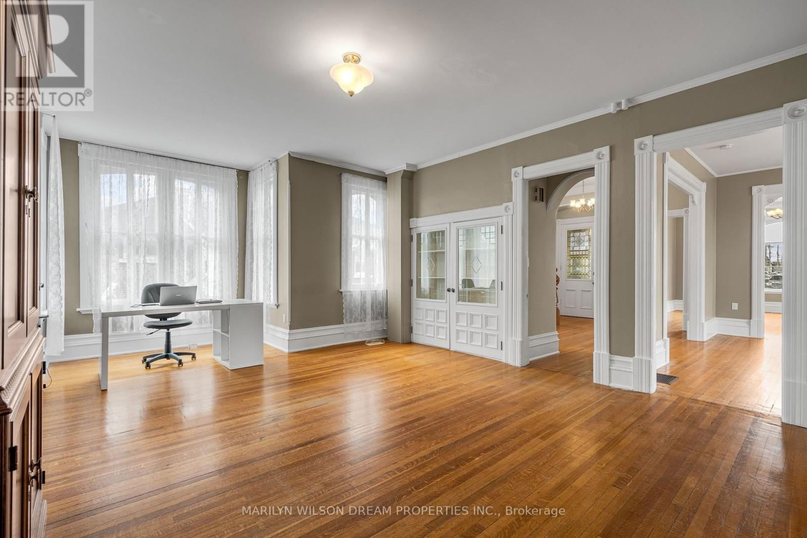 24 LAKE AVENUE WEST Image 16