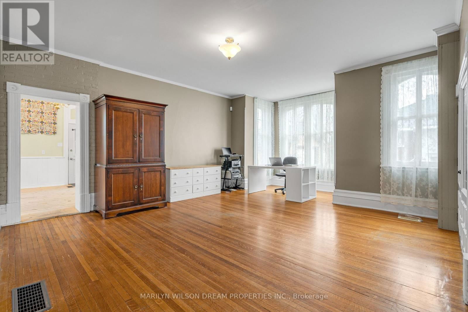 24 LAKE AVENUE WEST Image 17