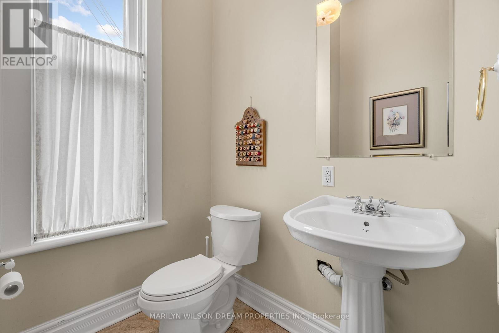 24 LAKE AVENUE WEST Image 18
