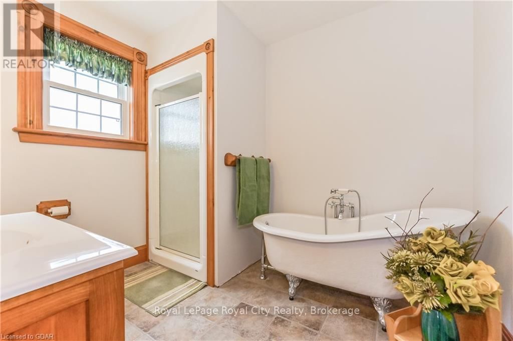 5830 FOURTH LINE Image 19