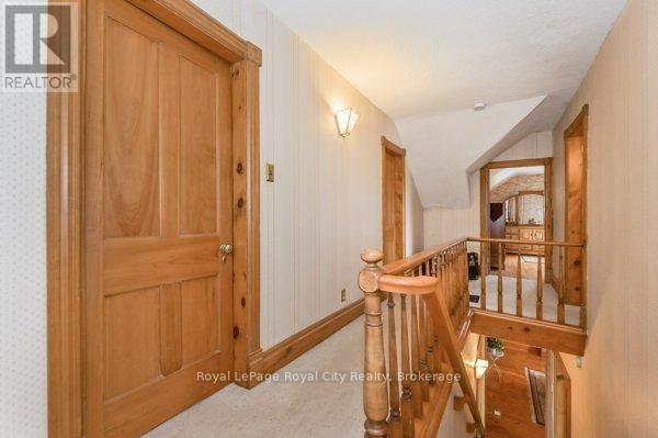 5830 FOURTH LINE Image 20