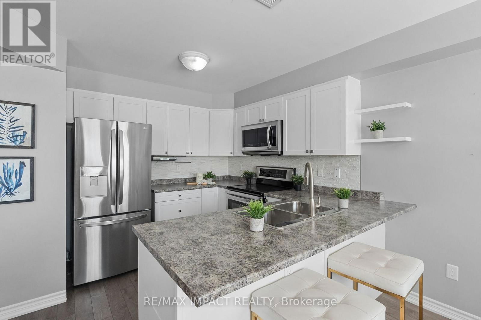 208 - 440 LONSBERRY DRIVE Image 14