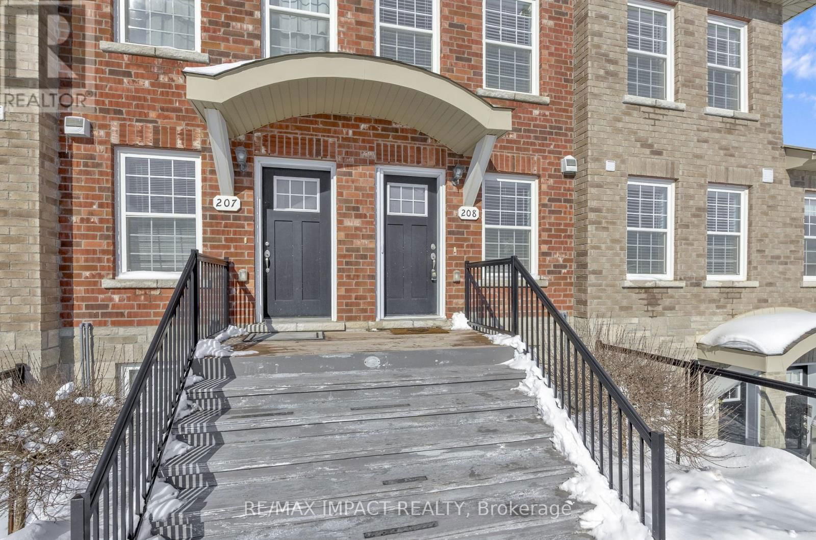 208 - 440 LONSBERRY DRIVE Image 3