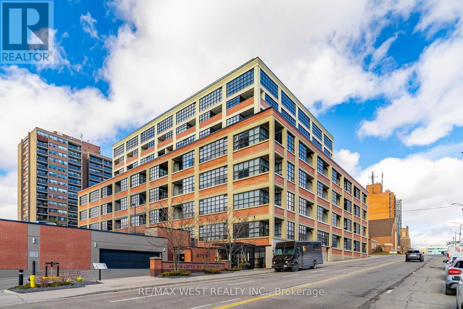 704 - 112 BENTON STREET Image 1