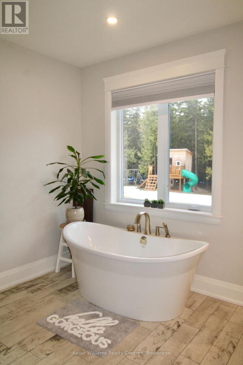 185 LOUISE CREEK CRESCENT Image 26