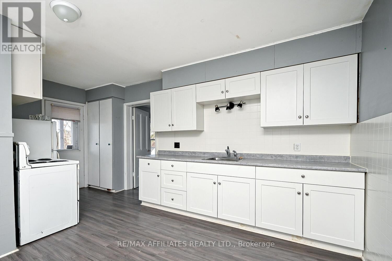 160 CHAMBERS STREET Image 10