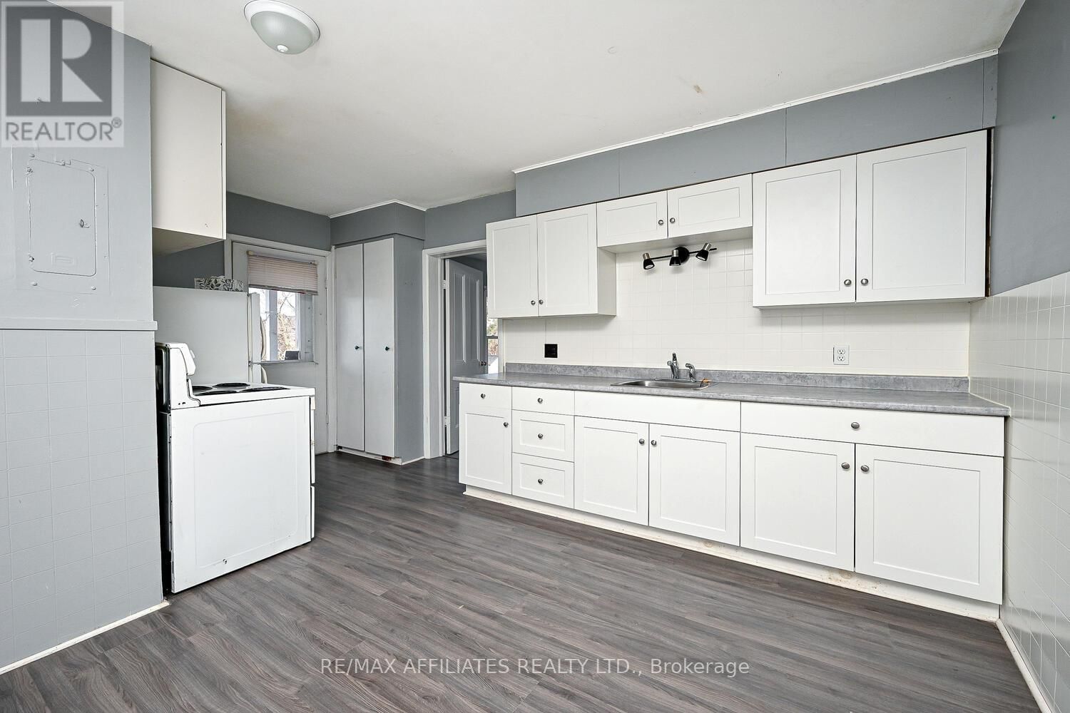 160 CHAMBERS STREET Image 11