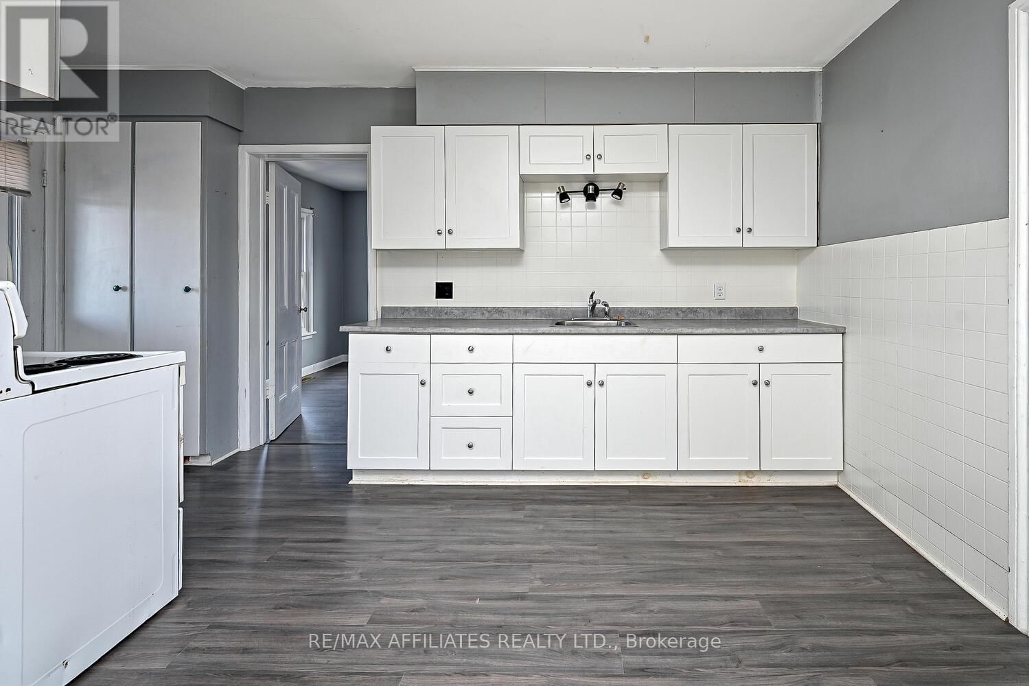 160 CHAMBERS STREET Image 12