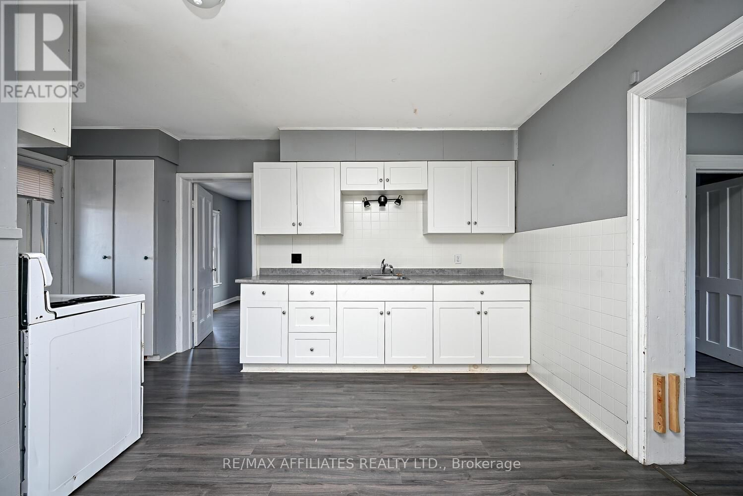 160 CHAMBERS STREET Image 13