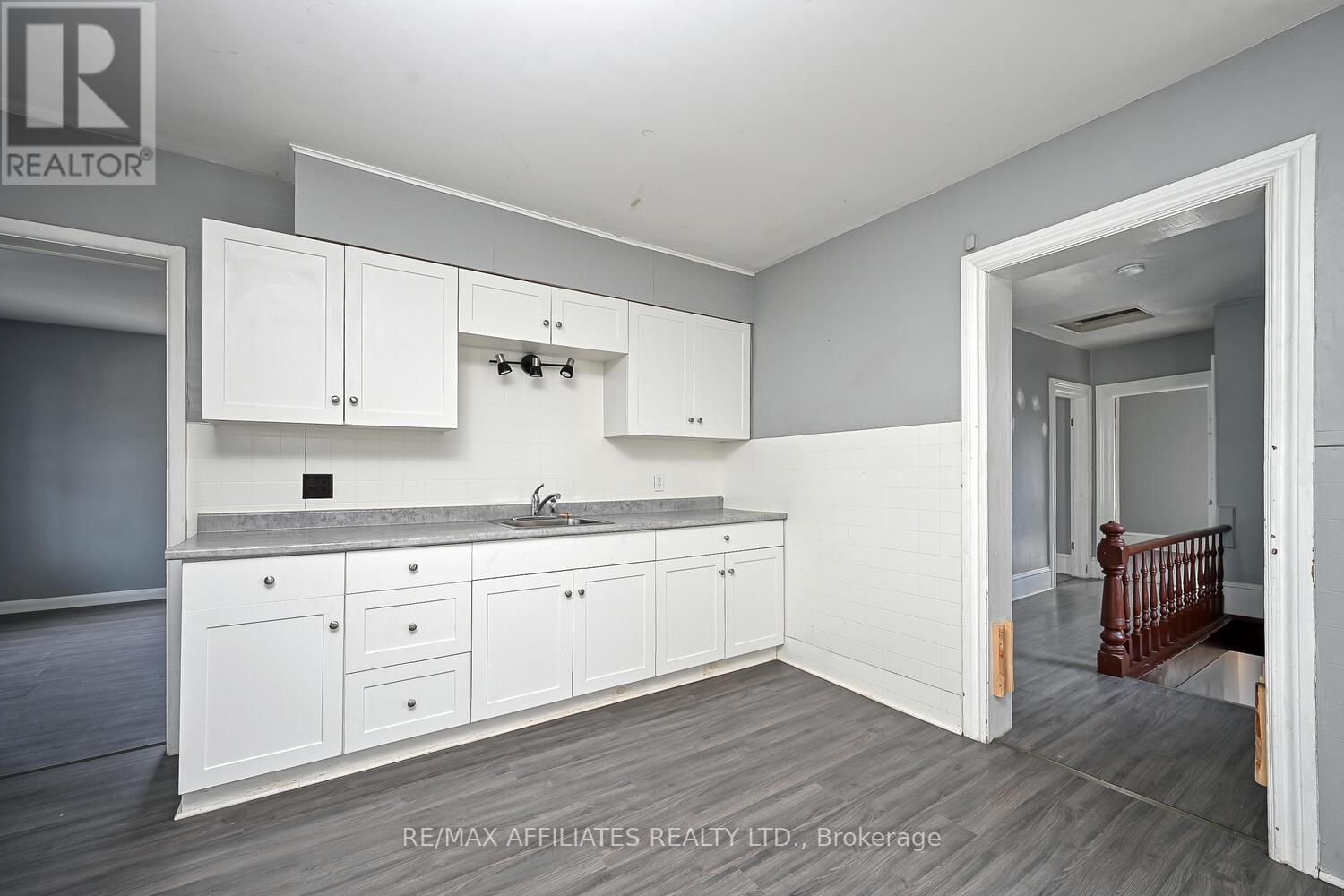 160 CHAMBERS STREET Image 14