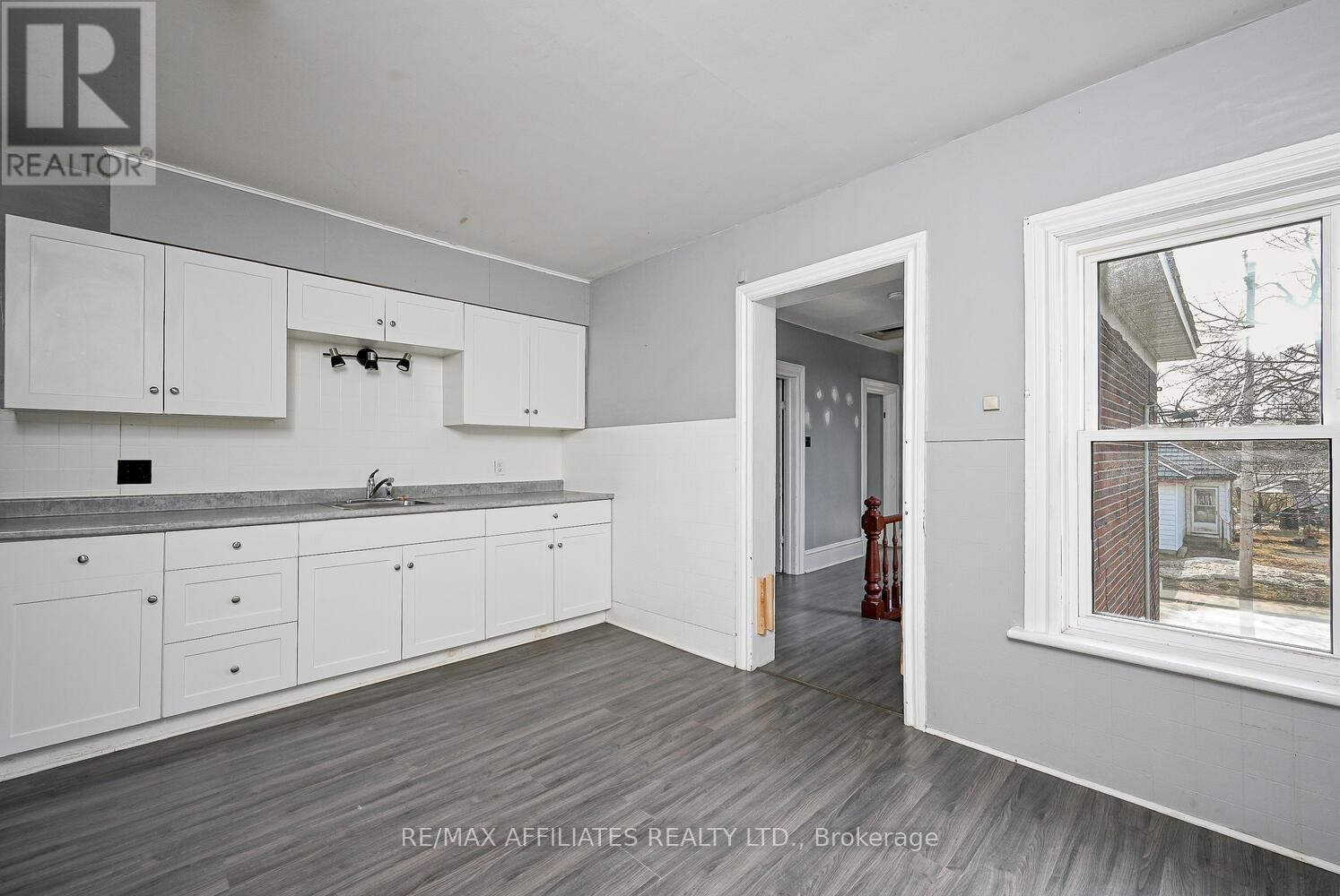 160 CHAMBERS STREET Image 15