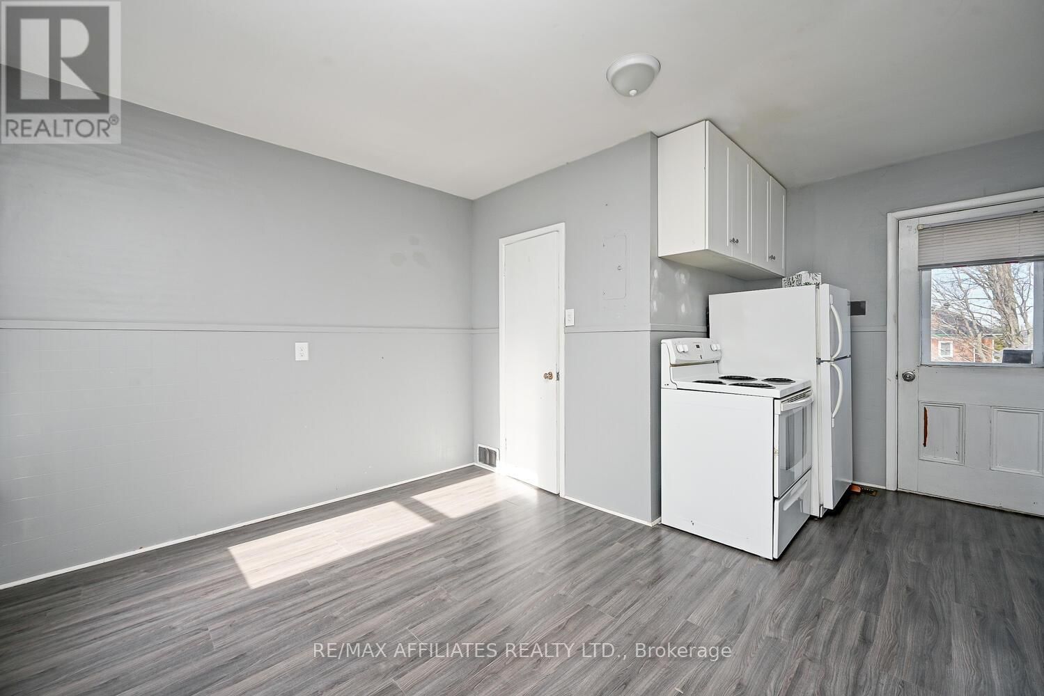 160 CHAMBERS STREET Image 17