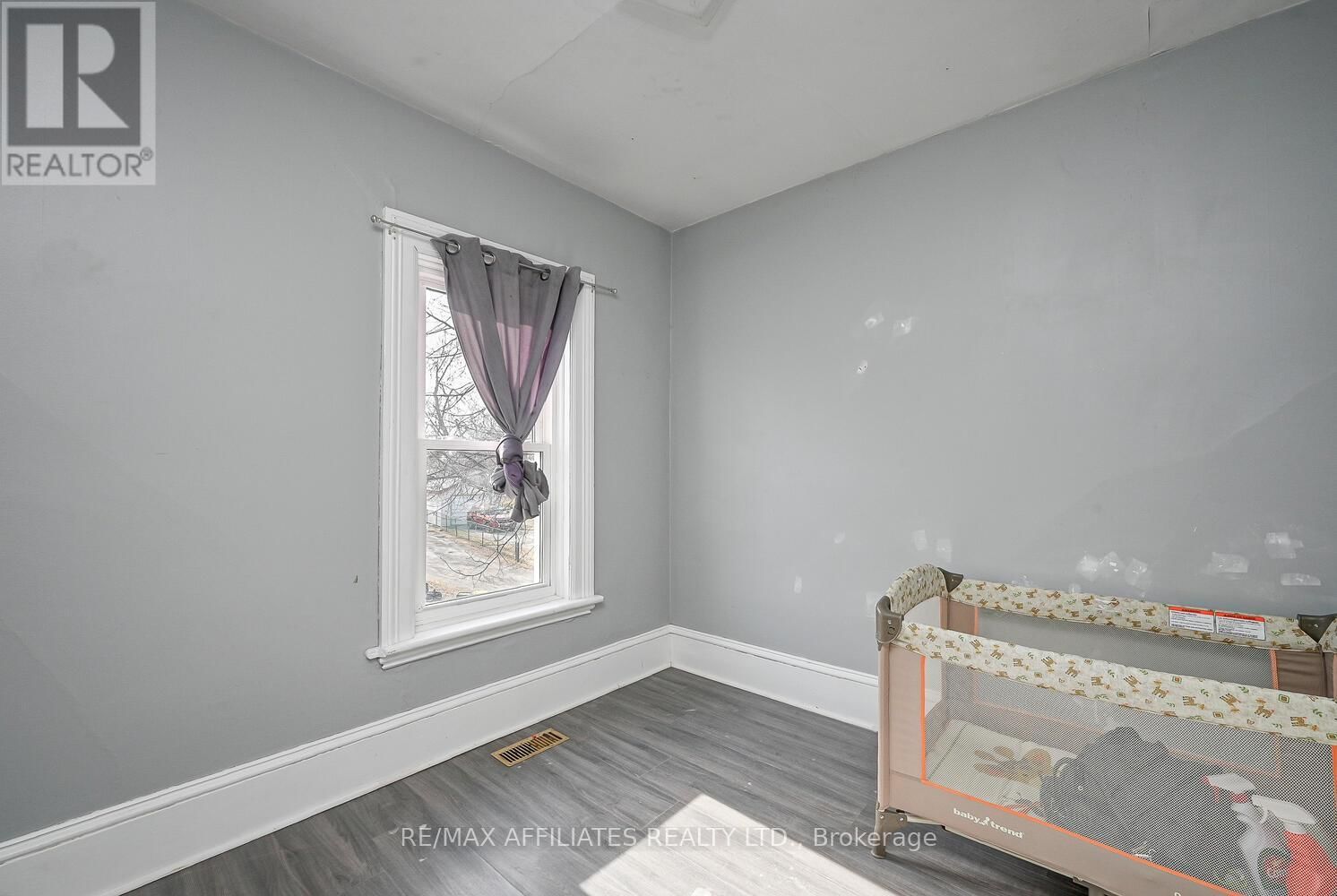 160 CHAMBERS STREET Image 24