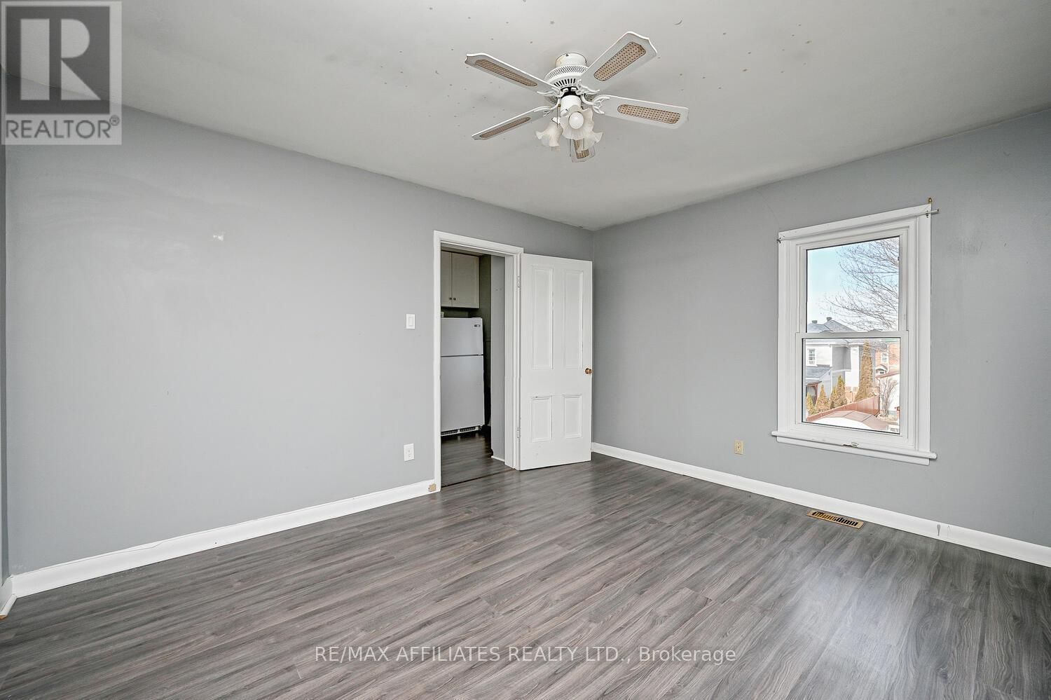 160 CHAMBERS STREET Image 9