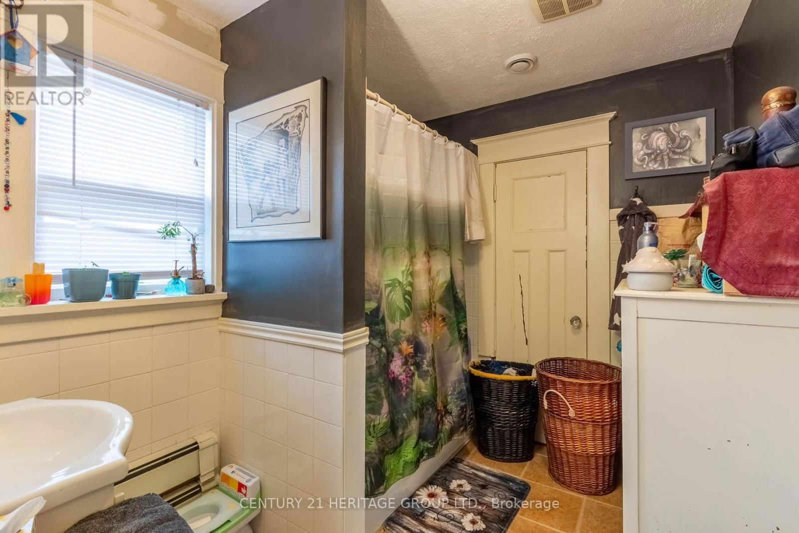 101 NIAGARA STREET Image 12