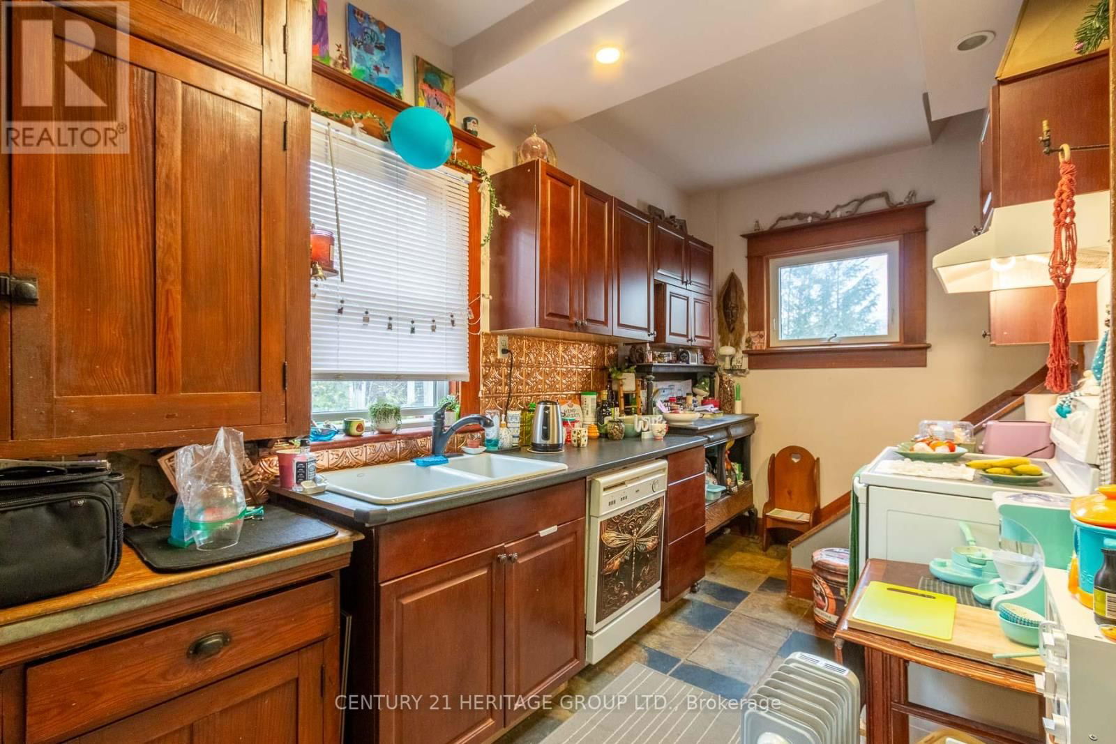 101 NIAGARA STREET Image 6