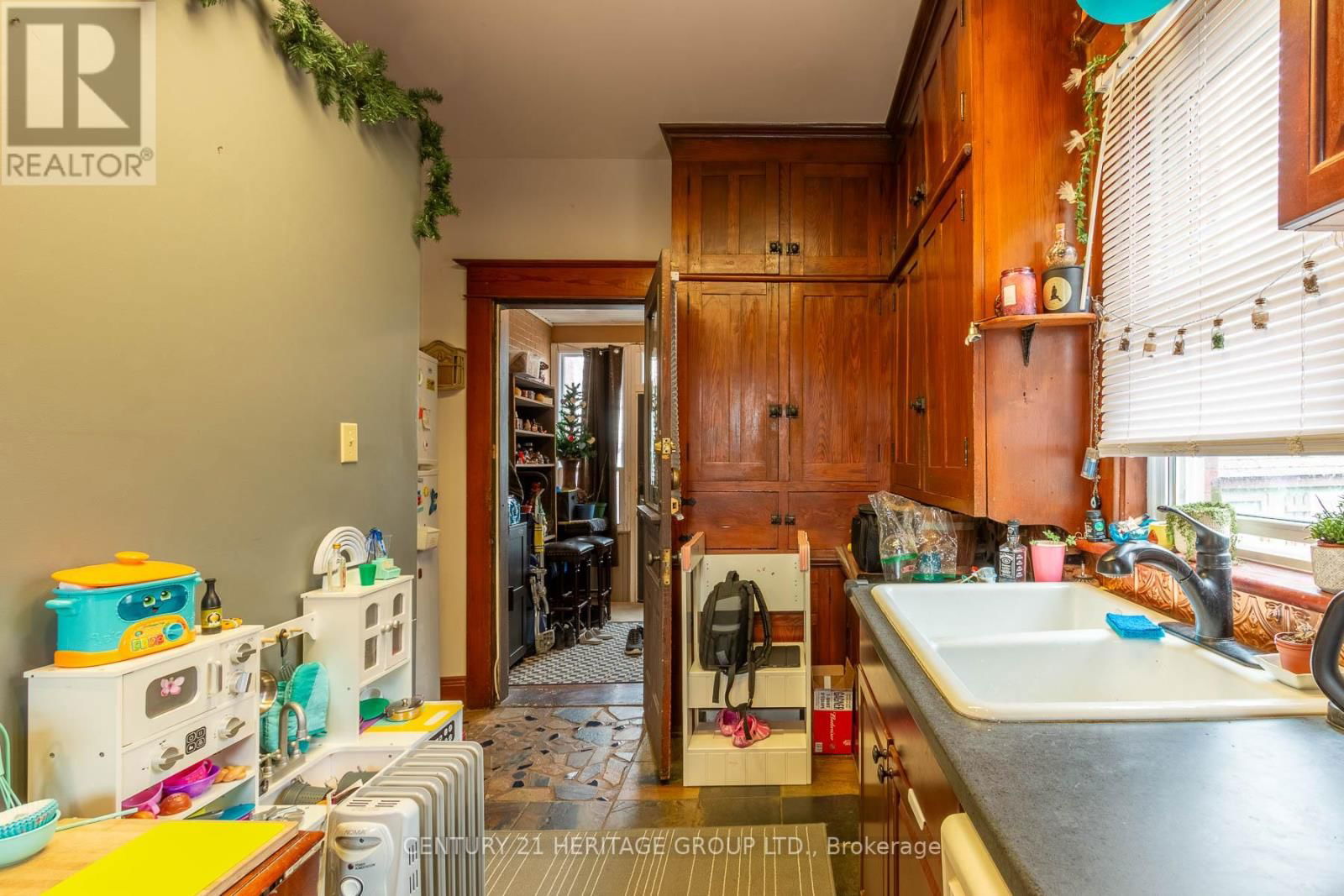 101 NIAGARA STREET Image 7