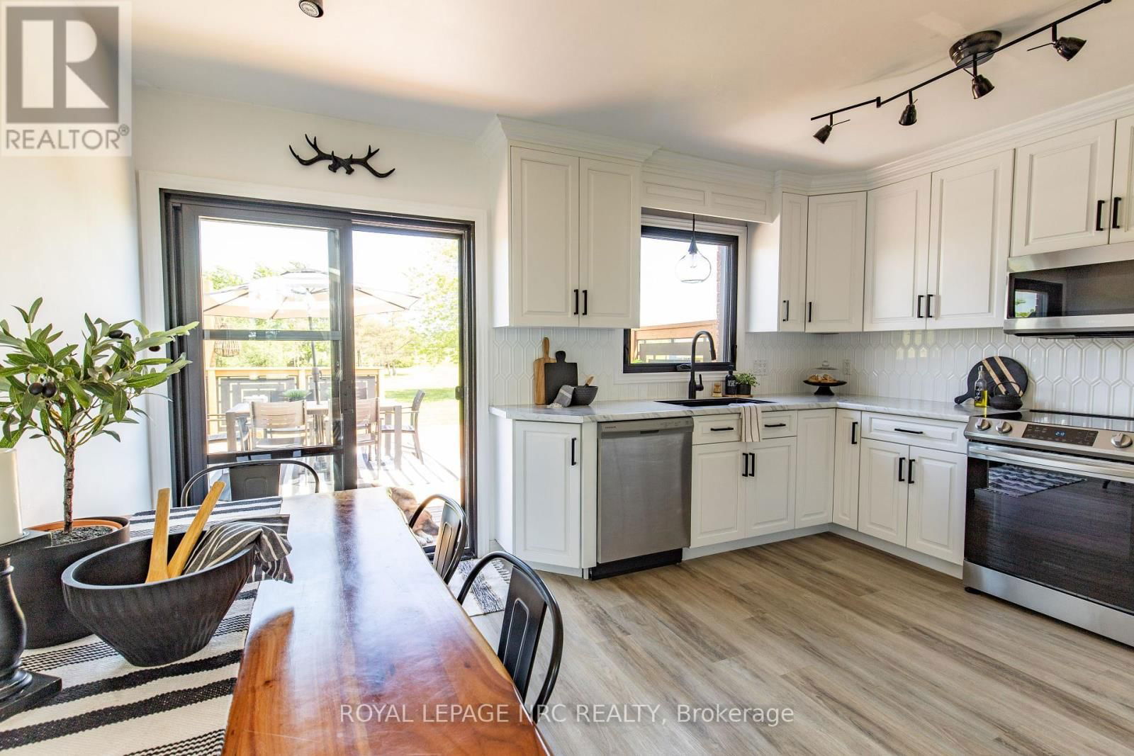 11635 BURNABY ROAD Image 21