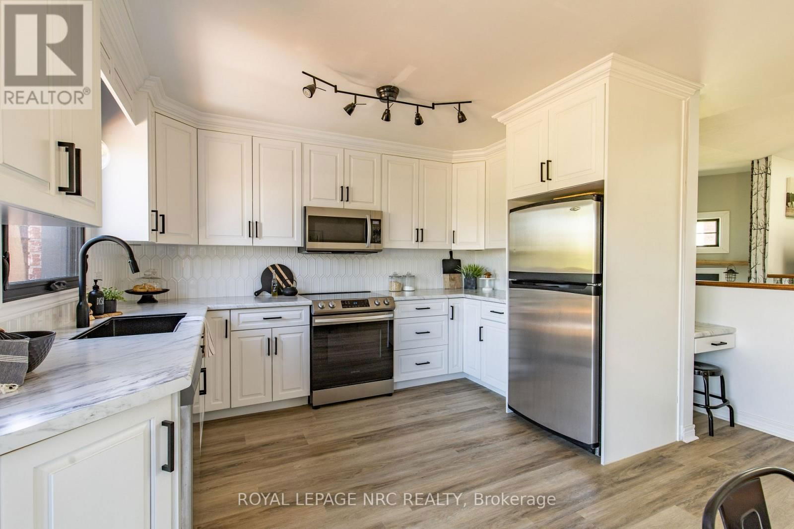 11635 BURNABY ROAD Image 22