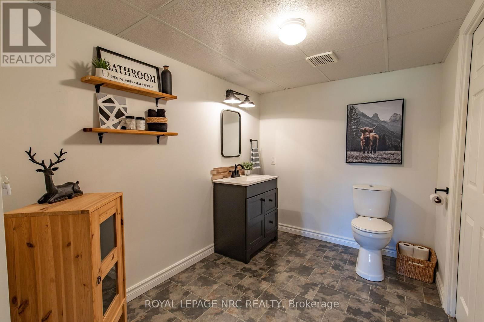 11635 BURNABY ROAD Image 38