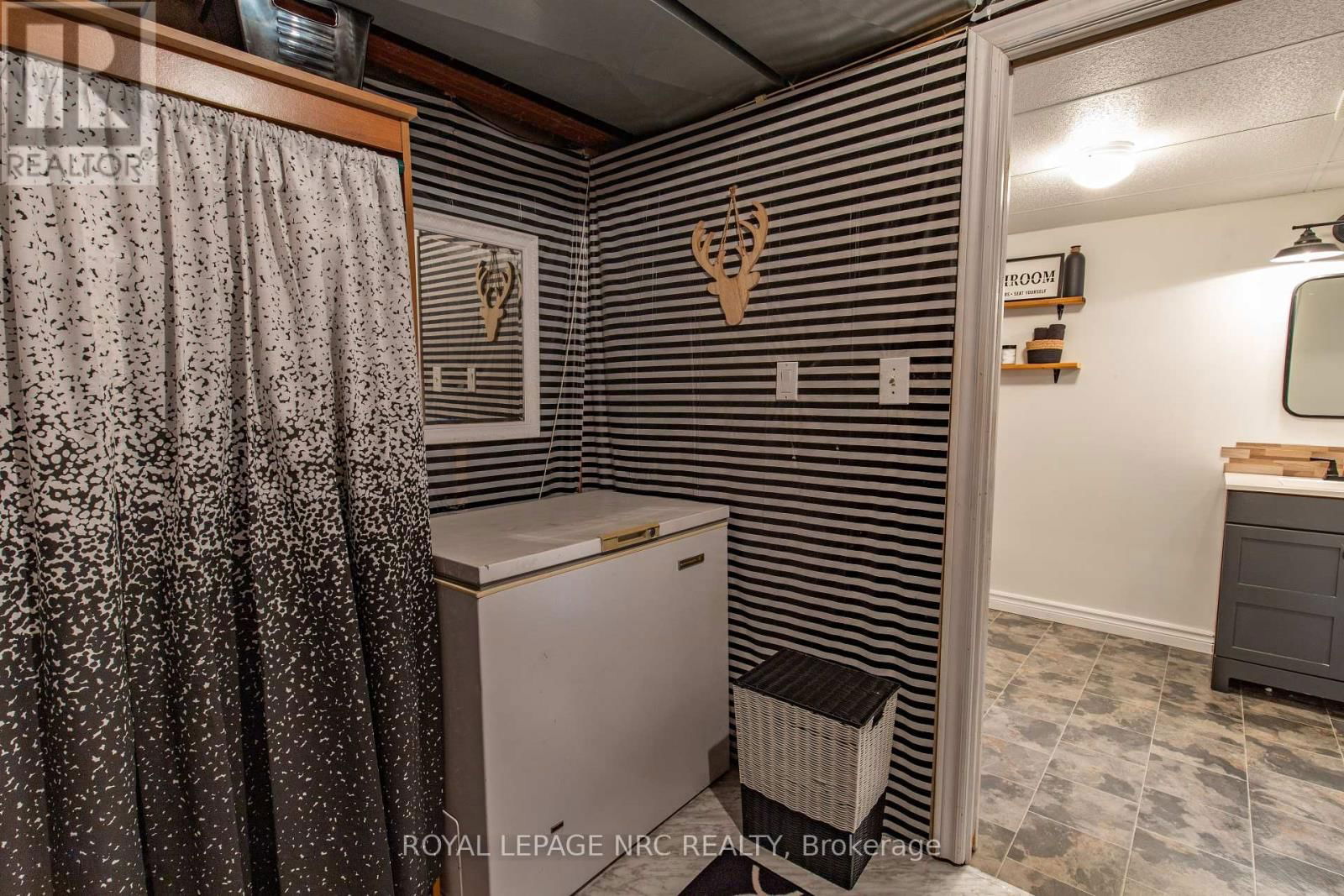 11635 BURNABY ROAD Image 40