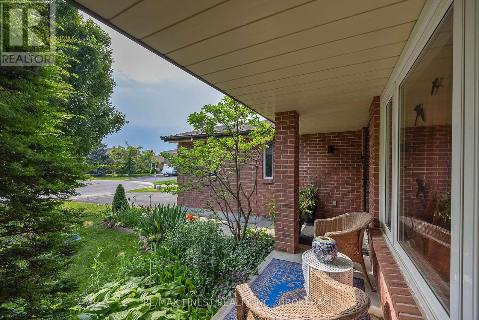 678 SUMMERFIELD PLACE Image 5