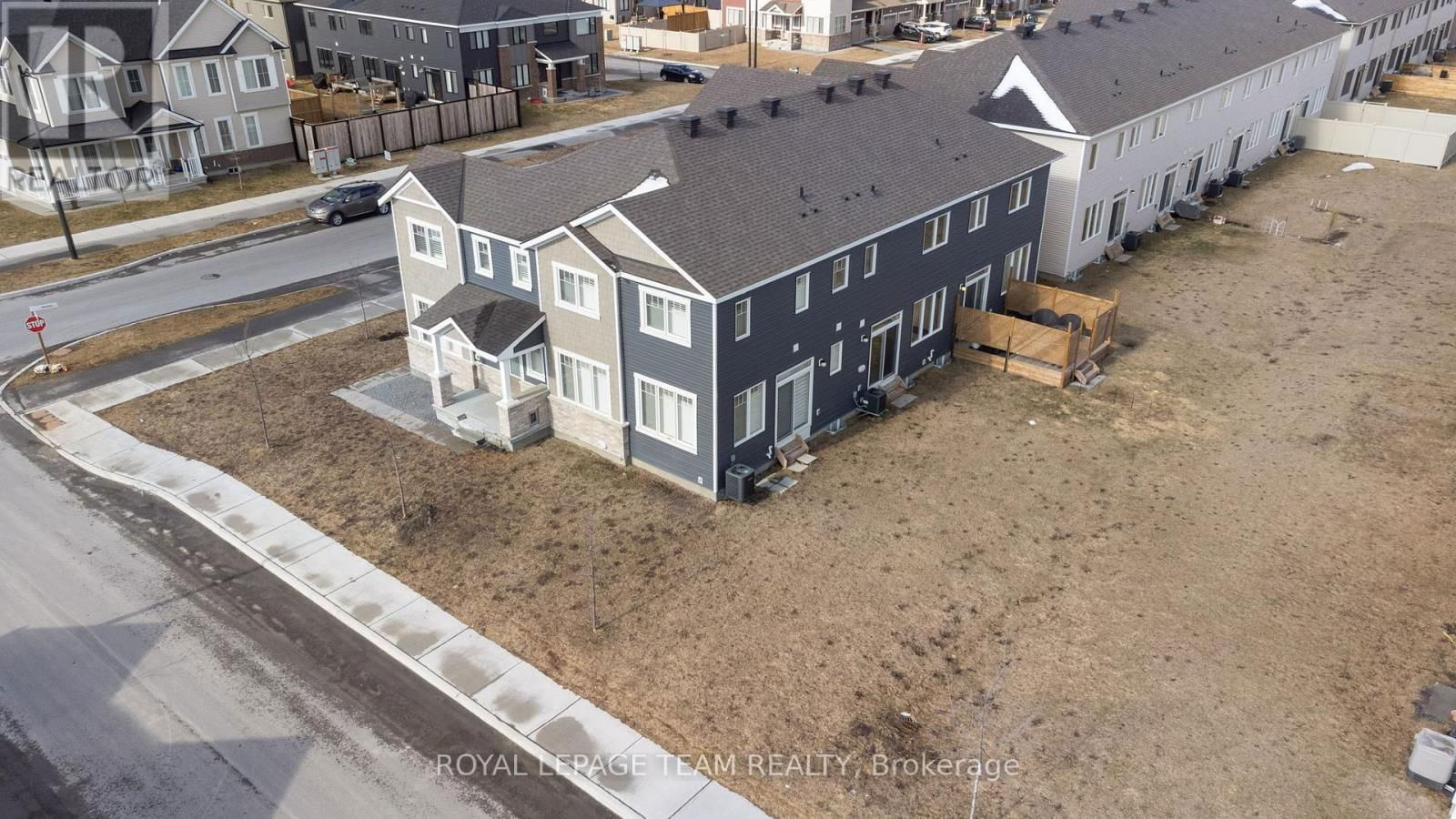 741 DERREEN AVENUE Image 10