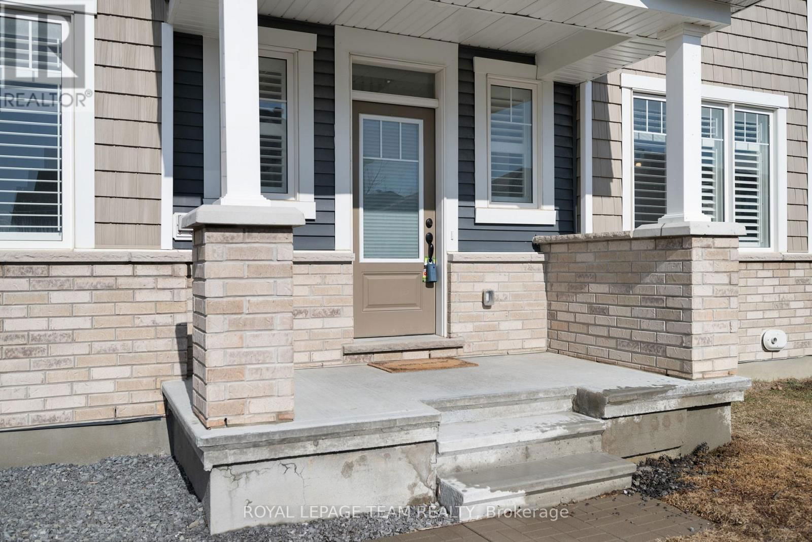 741 DERREEN AVENUE Image 11