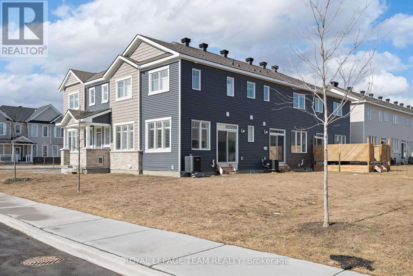 741 DERREEN AVENUE Image 12