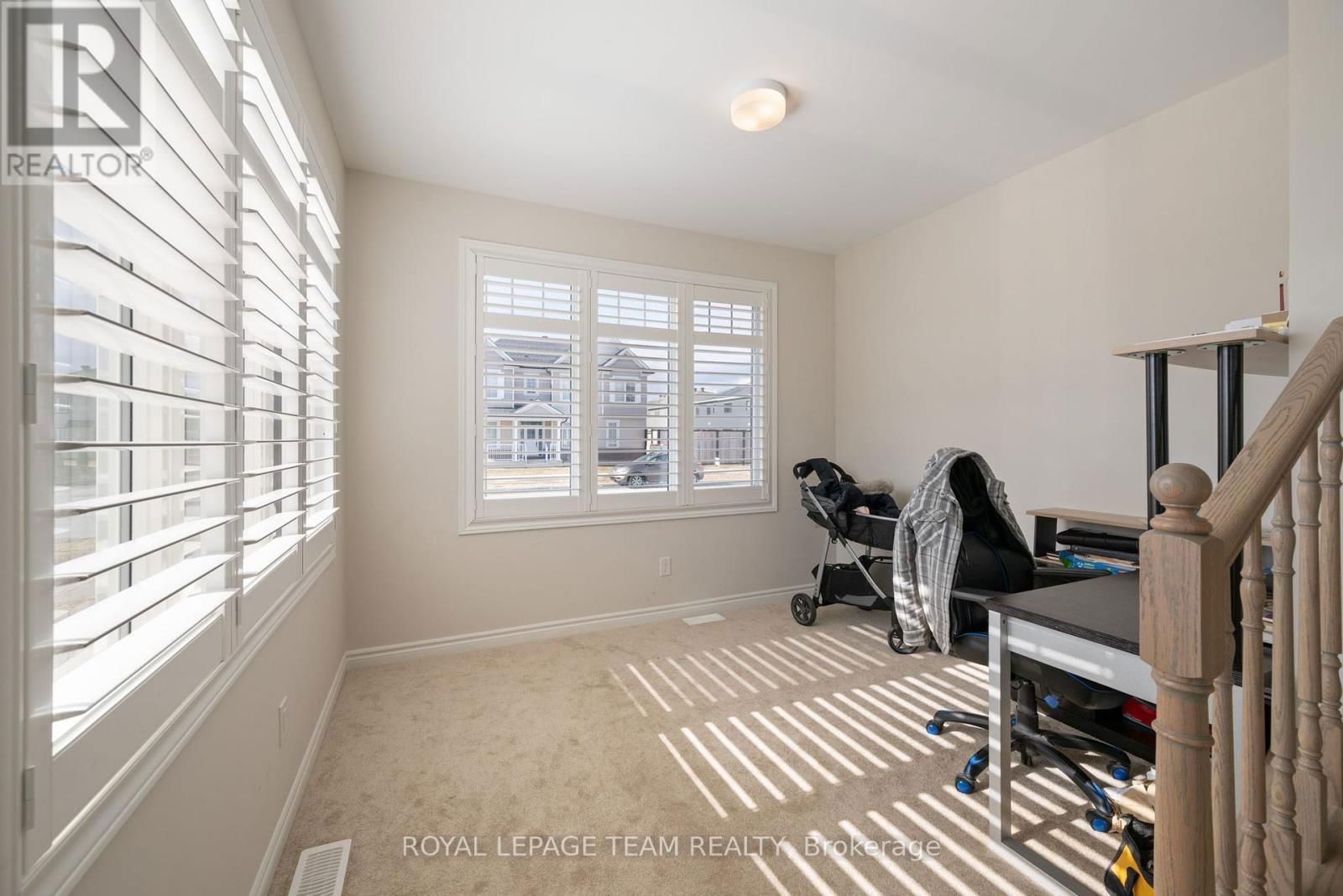 741 DERREEN AVENUE Image 20