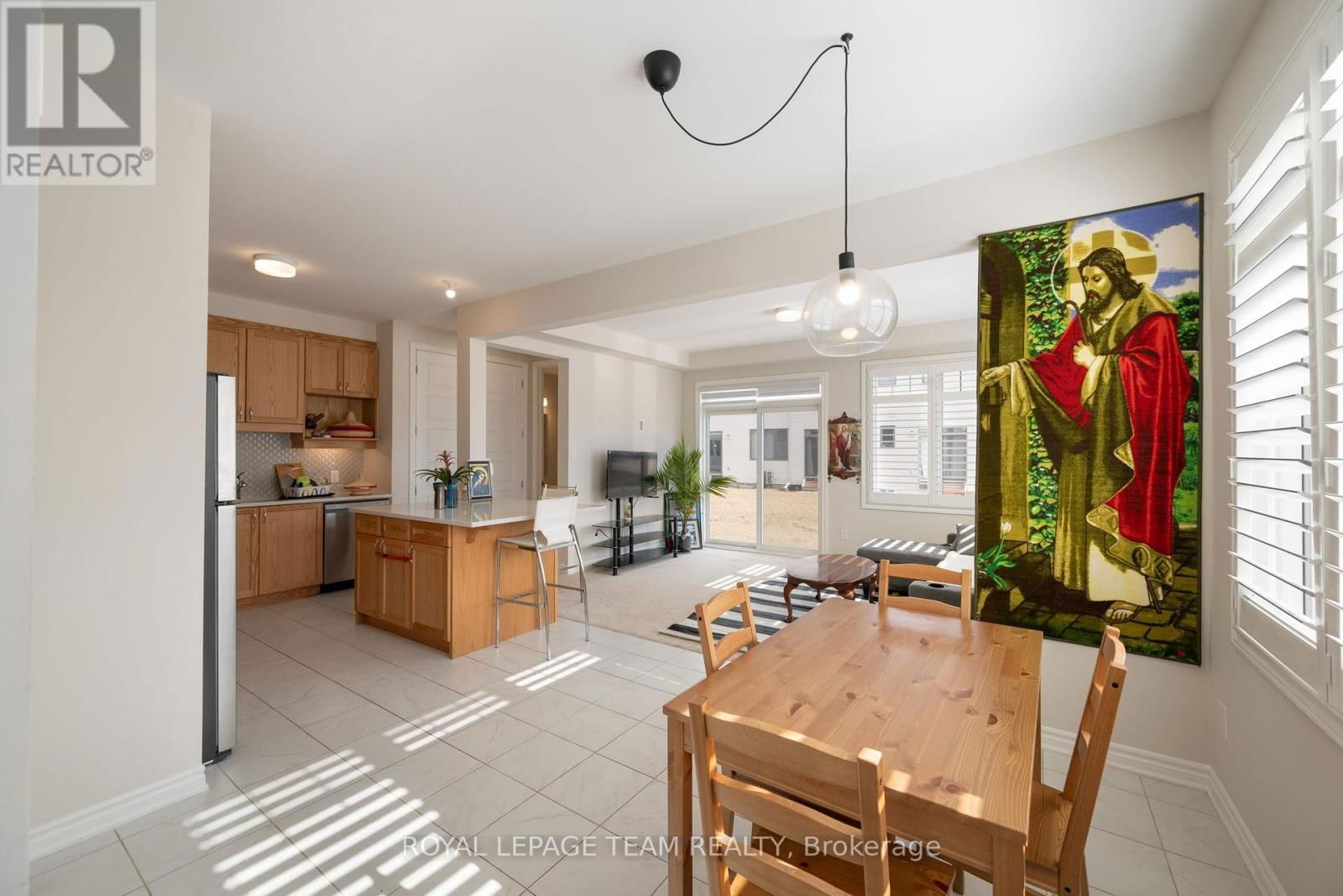 741 DERREEN AVENUE Image 22