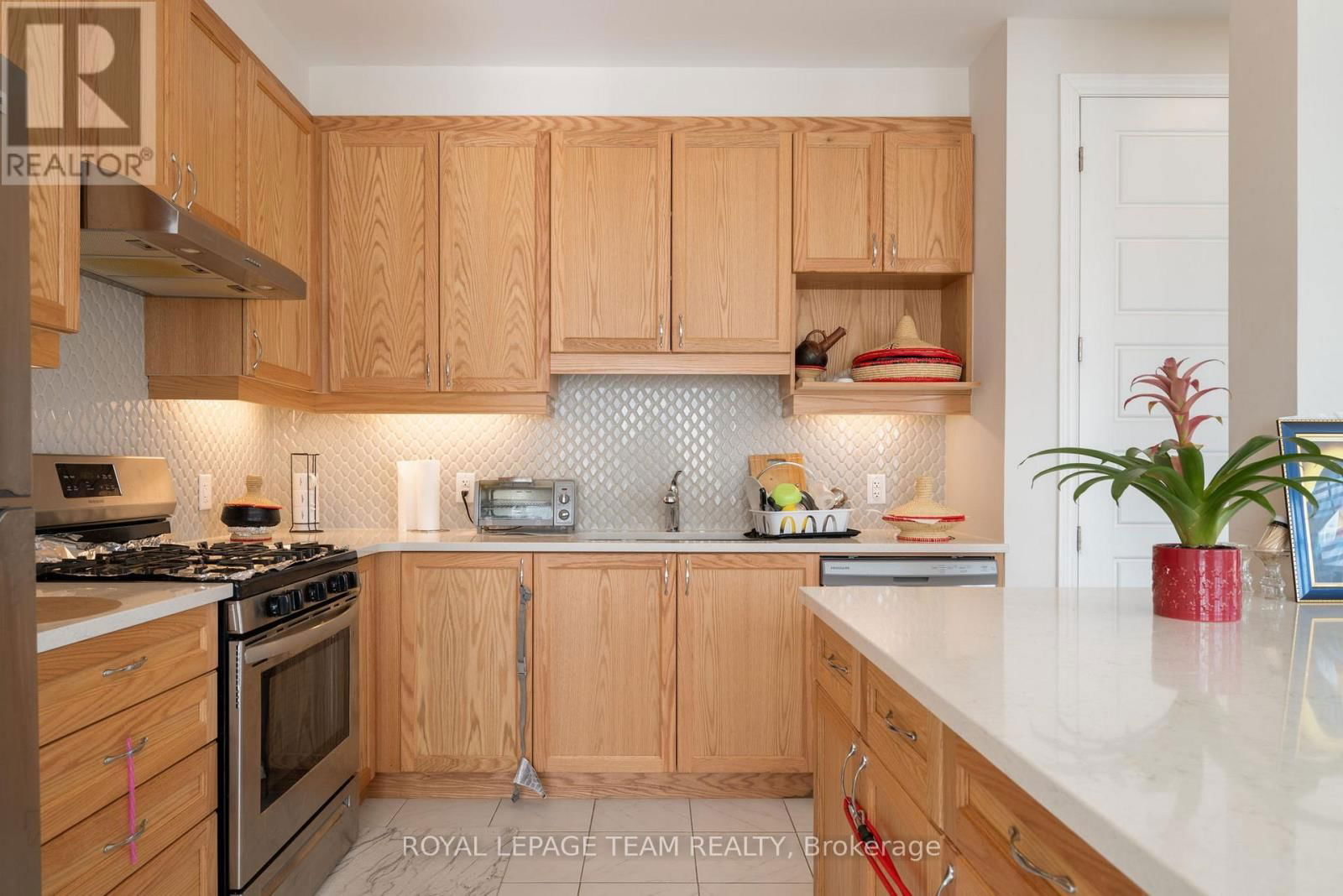 741 DERREEN AVENUE Image 26
