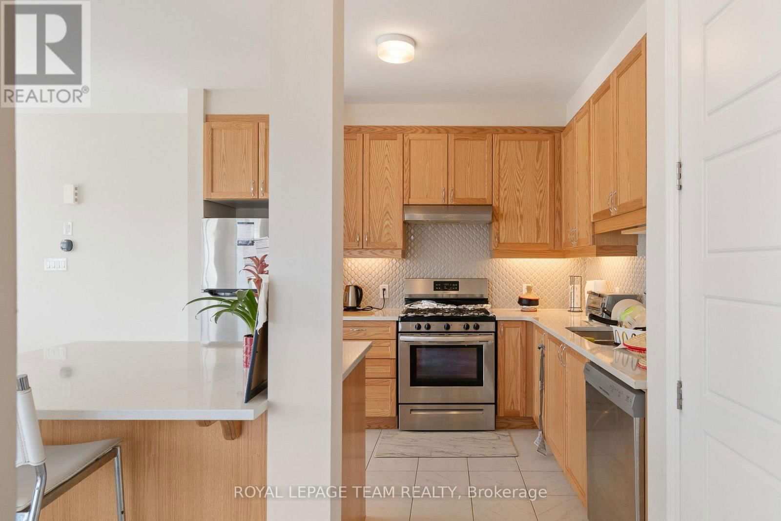 741 DERREEN AVENUE Image 28