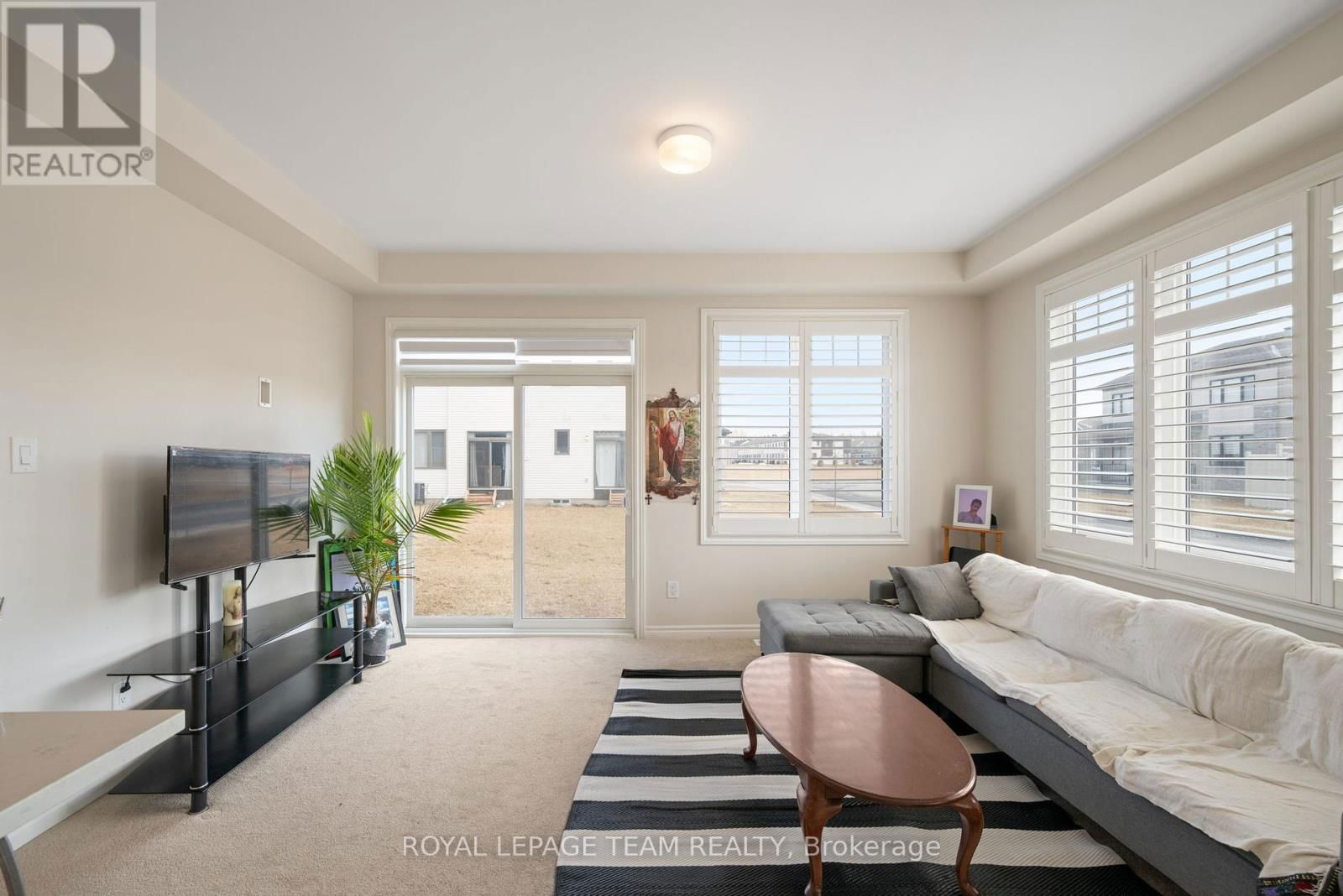 741 DERREEN AVENUE Image 30