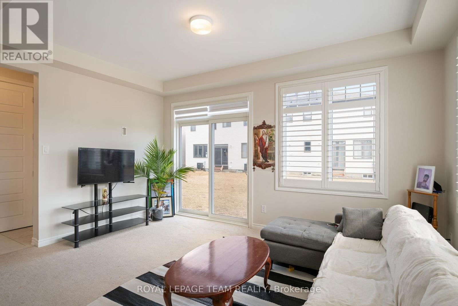 741 DERREEN AVENUE Image 31