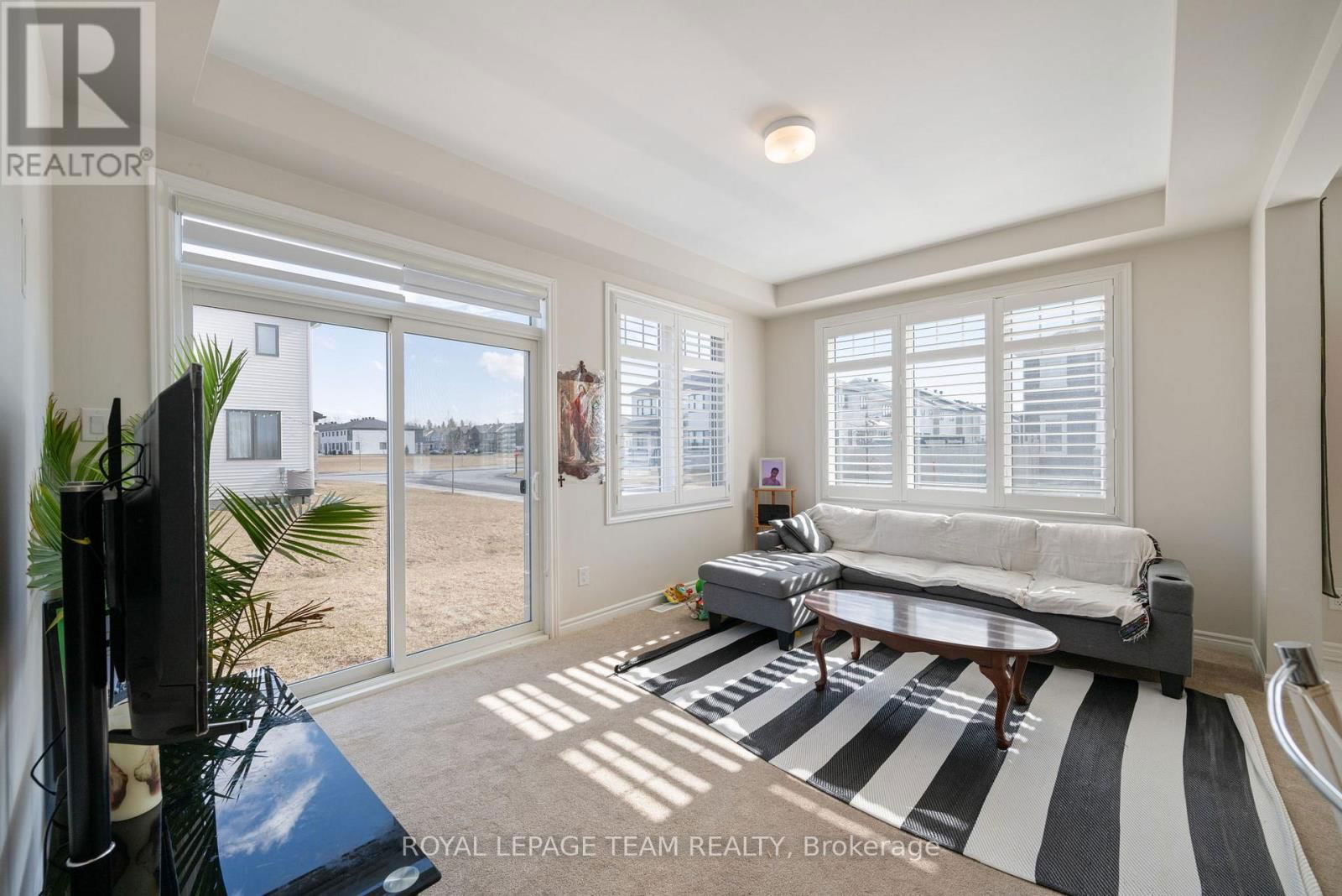 741 DERREEN AVENUE Image 32