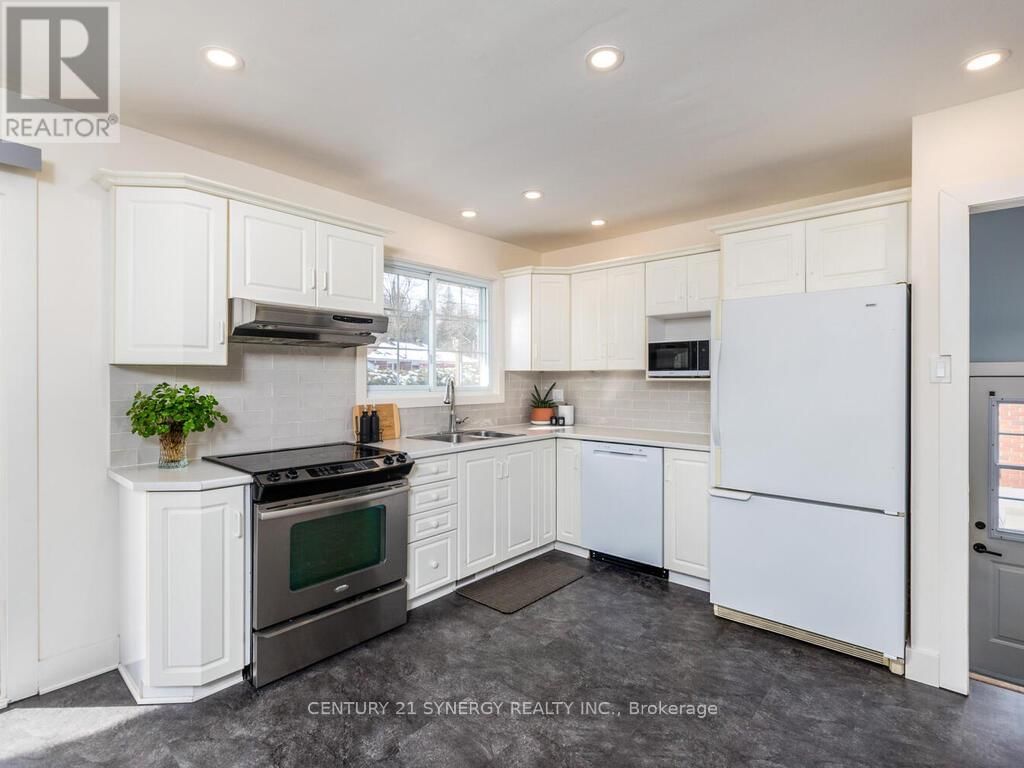 261 JAMES AVENUE Image 10