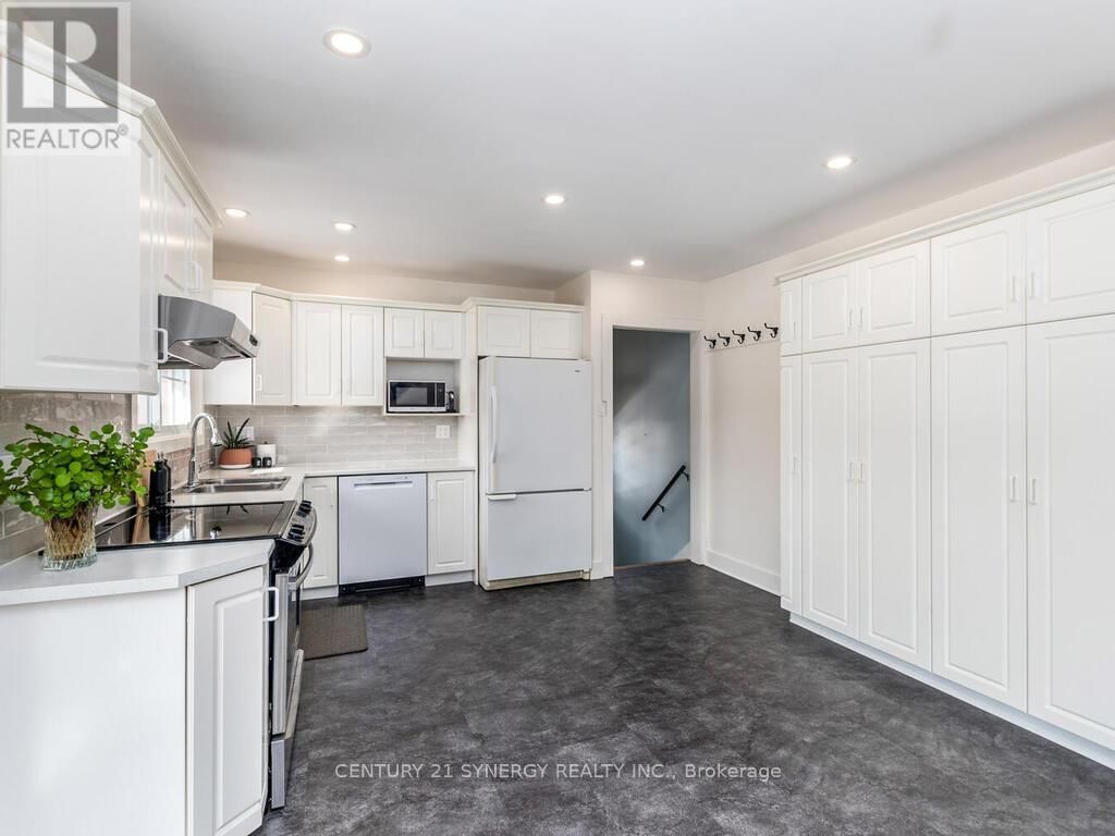 261 JAMES AVENUE Image 11
