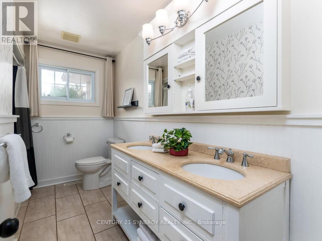 261 JAMES AVENUE Image 18