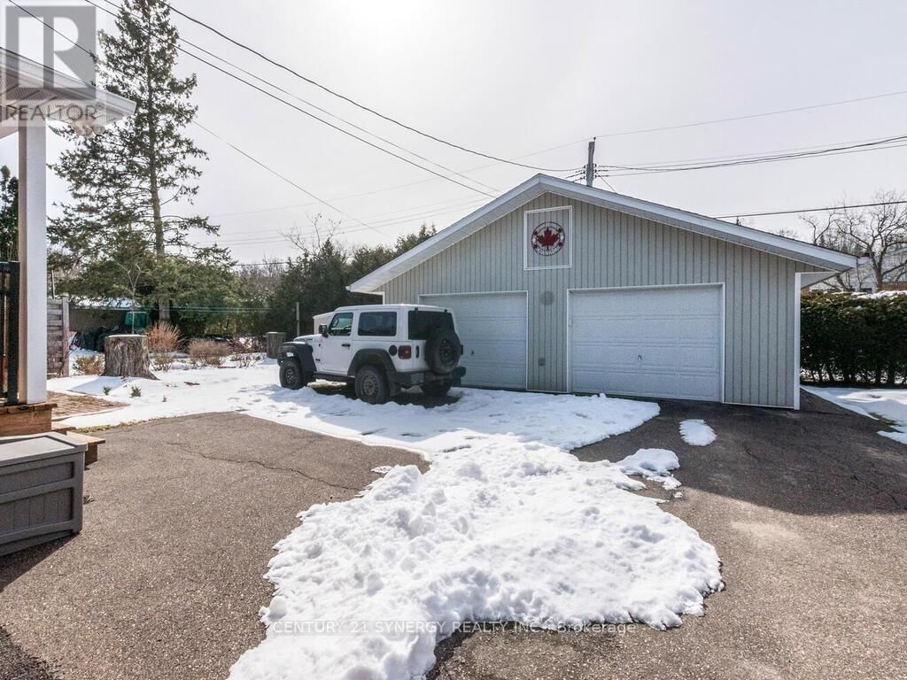 261 JAMES AVENUE Image 31