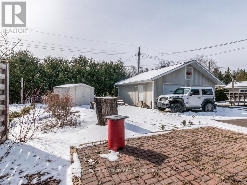 261 JAMES AVENUE Image 33