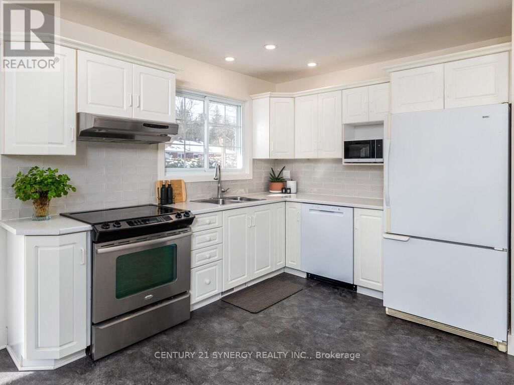 261 JAMES AVENUE Image 9